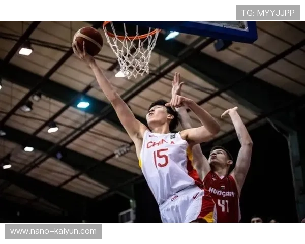 中国球员杨瀚森NBA首秀表现稳健出战五分钟贡献两分展现潜力